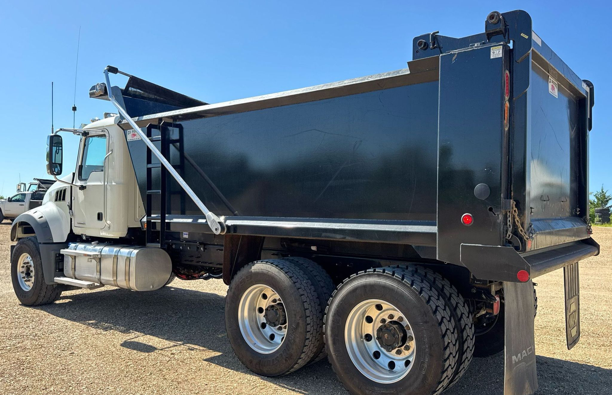 2024 Mack Granite GR64F - photo 1