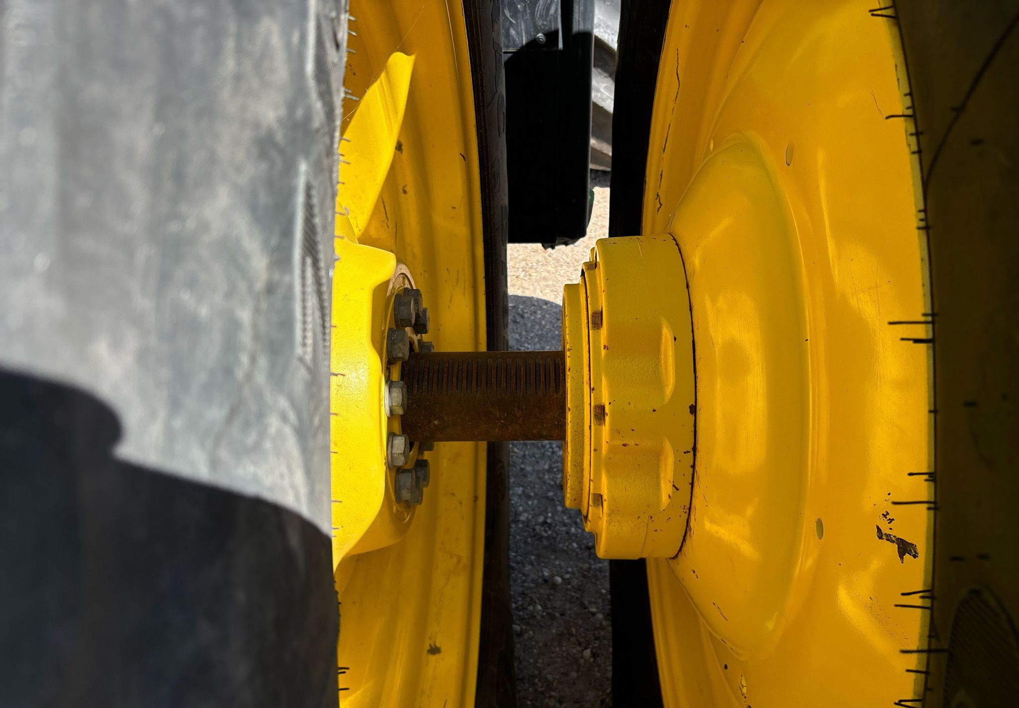2011 John Deere 9330 - photo 1