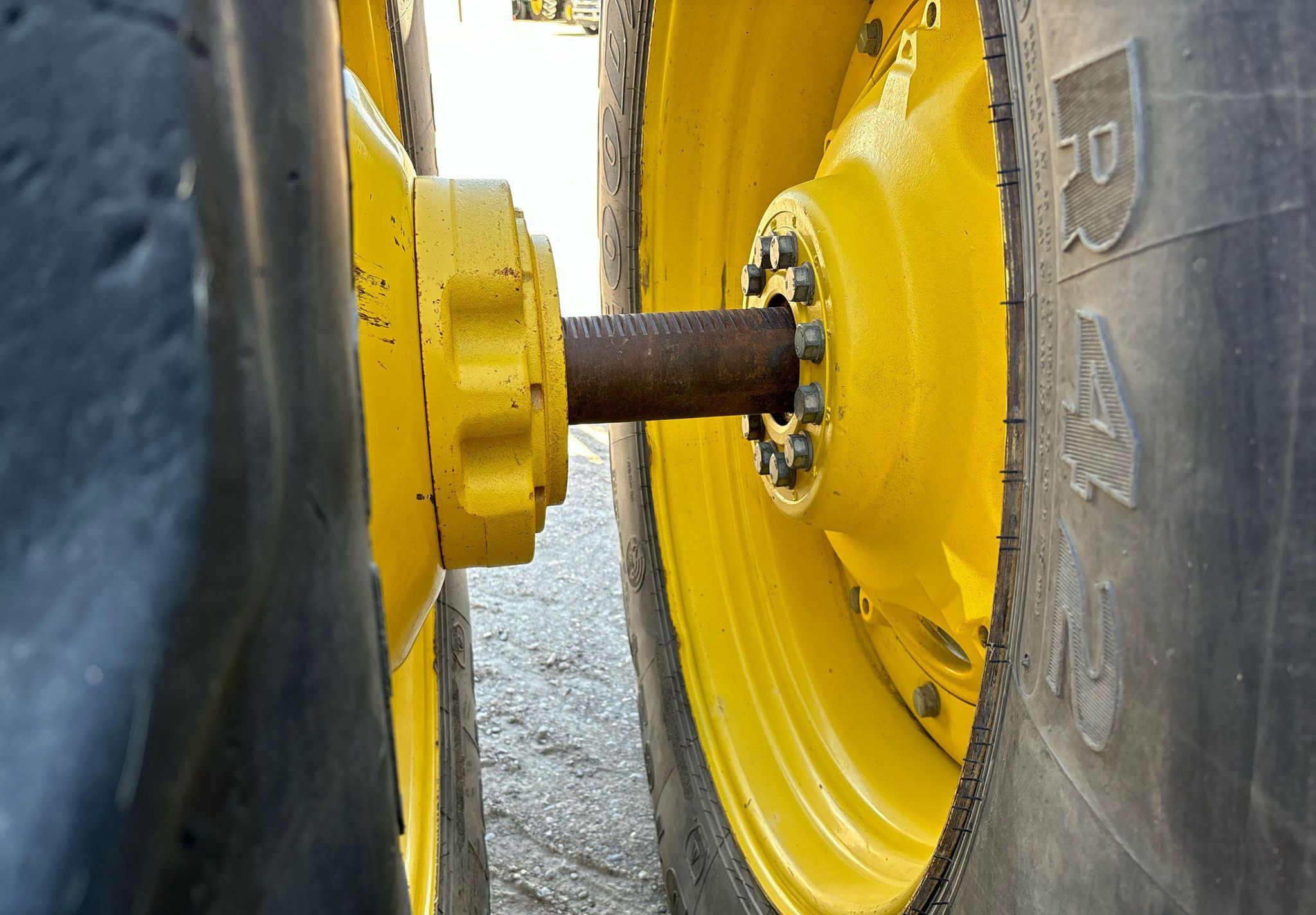 2011 John Deere 9330 - photo 1