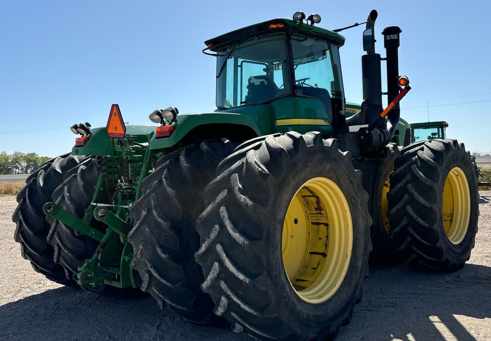 2011 John Deere 9330 - photo 1