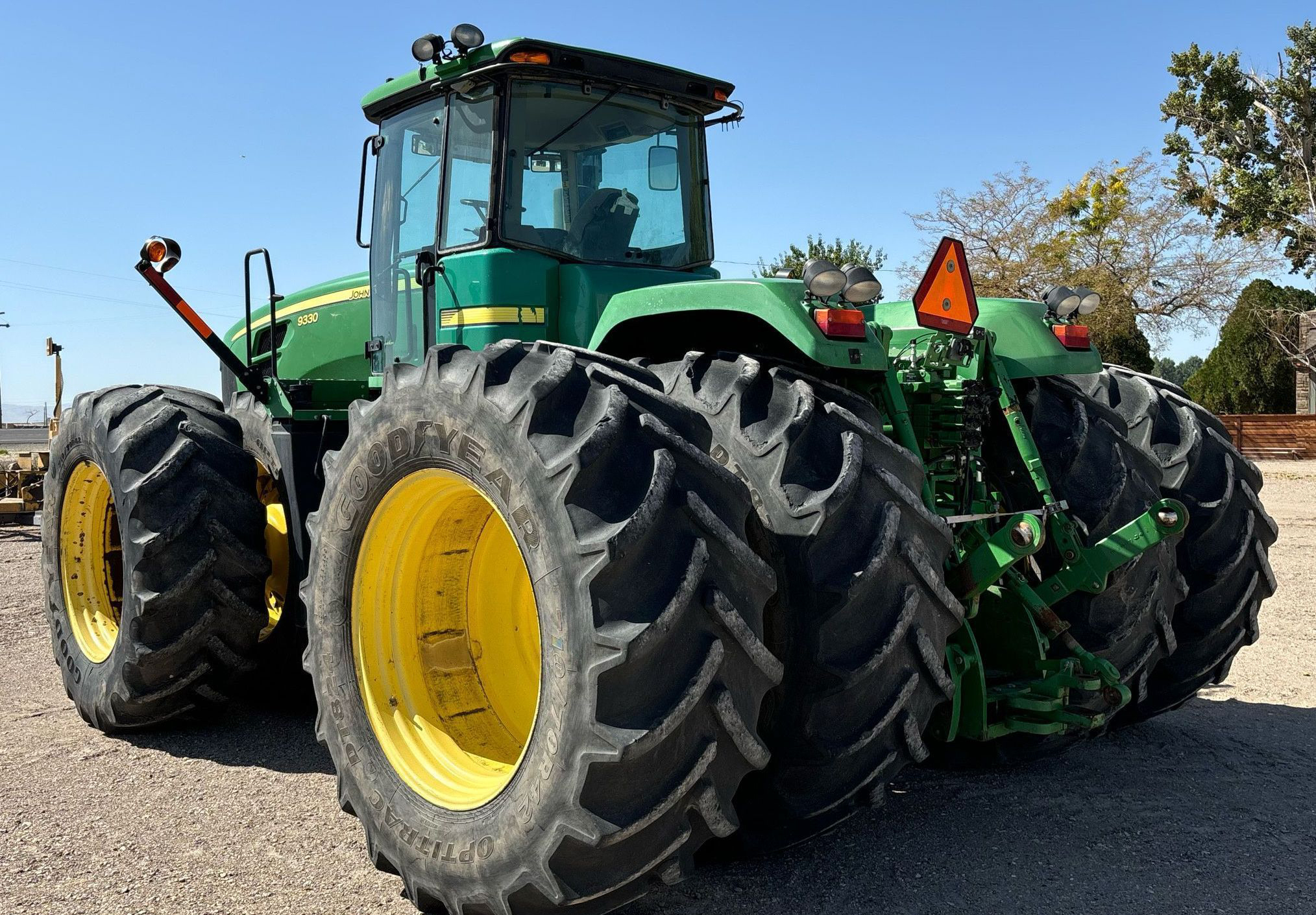 2011 John Deere 9330 - photo 1