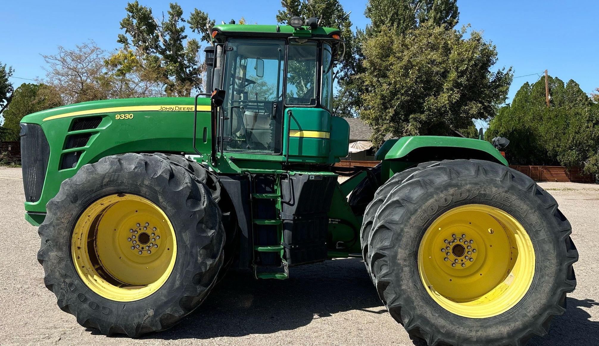 2011 John Deere 9330 - photo 1