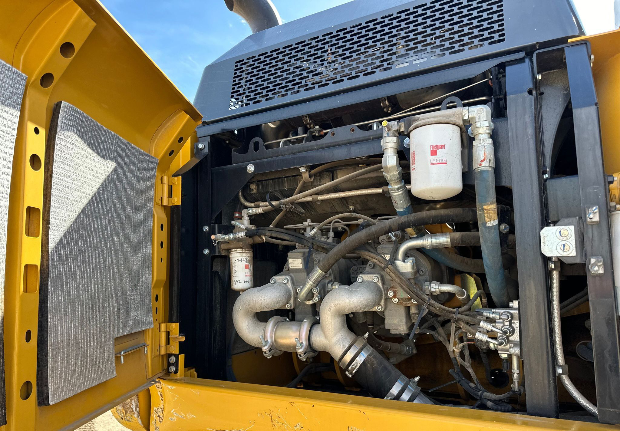 2019 John Deere 350G LC - photo 1