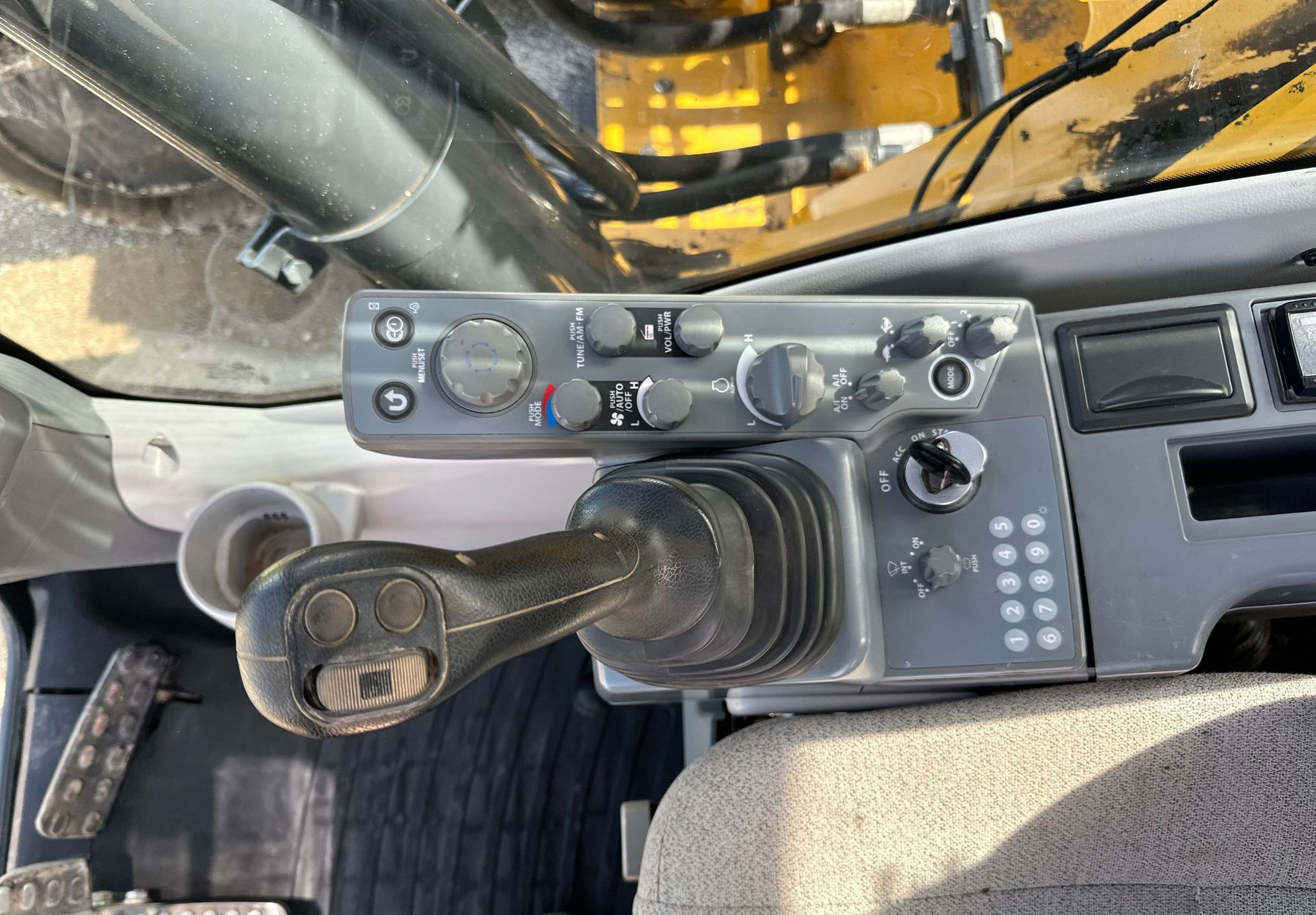 2019 John Deere 350G LC - photo 1