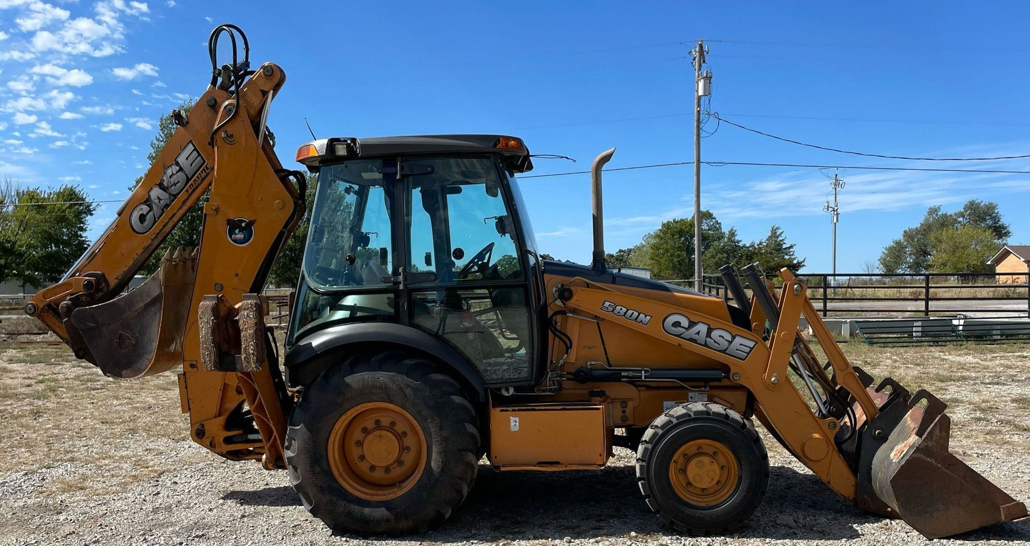 2013 Case 580N - photo 1