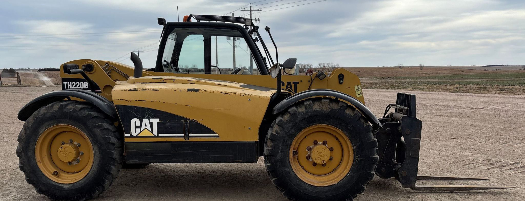 2005 Caterpillar TH220B - photo 1