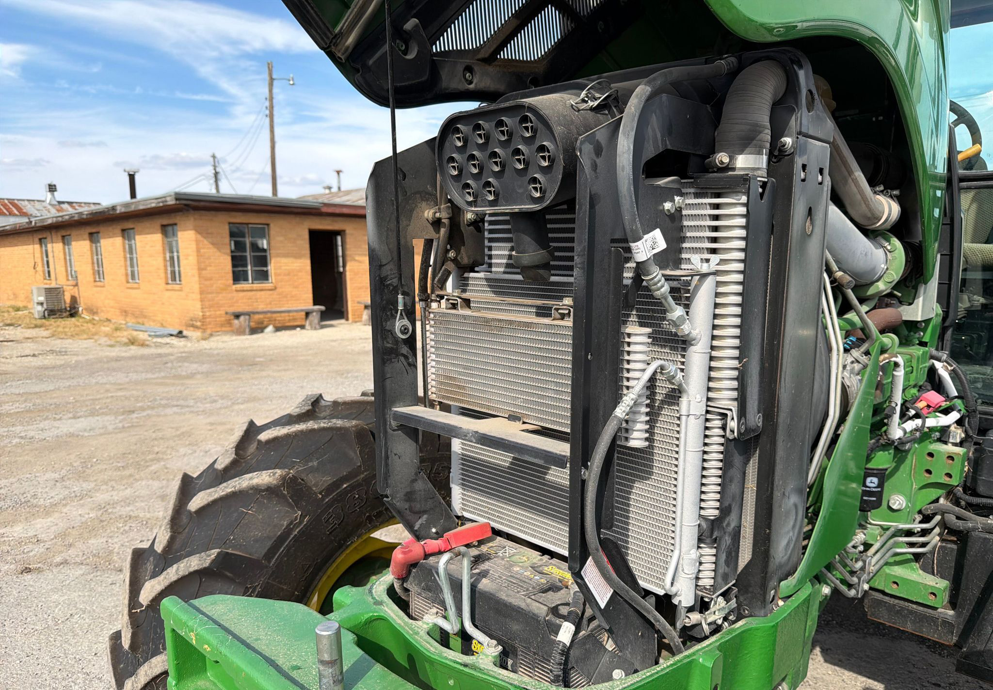 2022 John Deere 6105E - photo 1