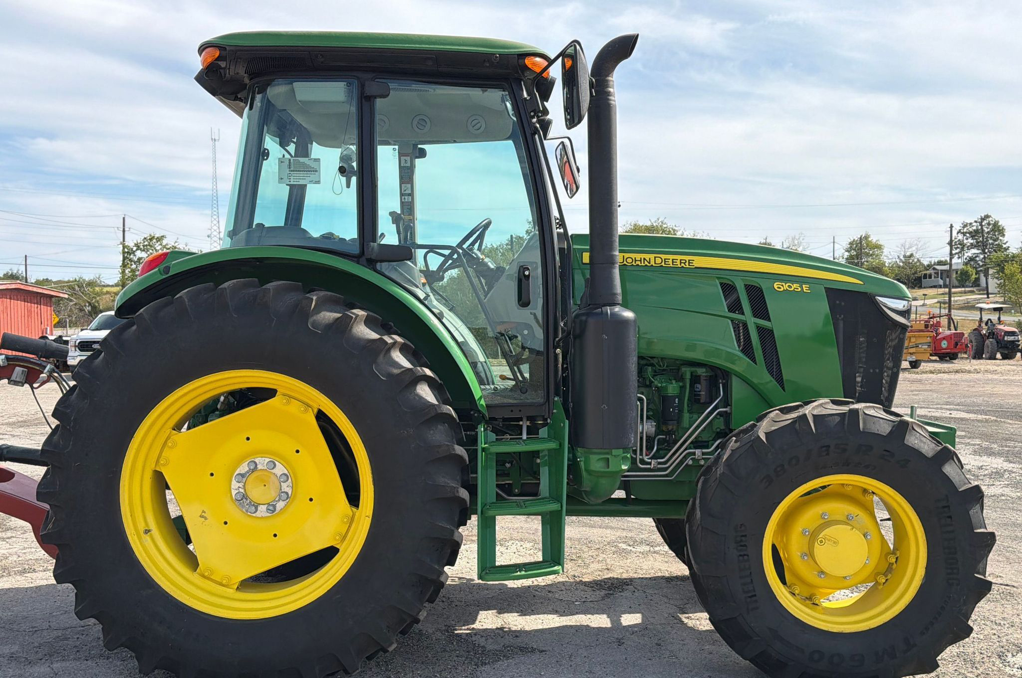 2022 John Deere 6105E - photo 1