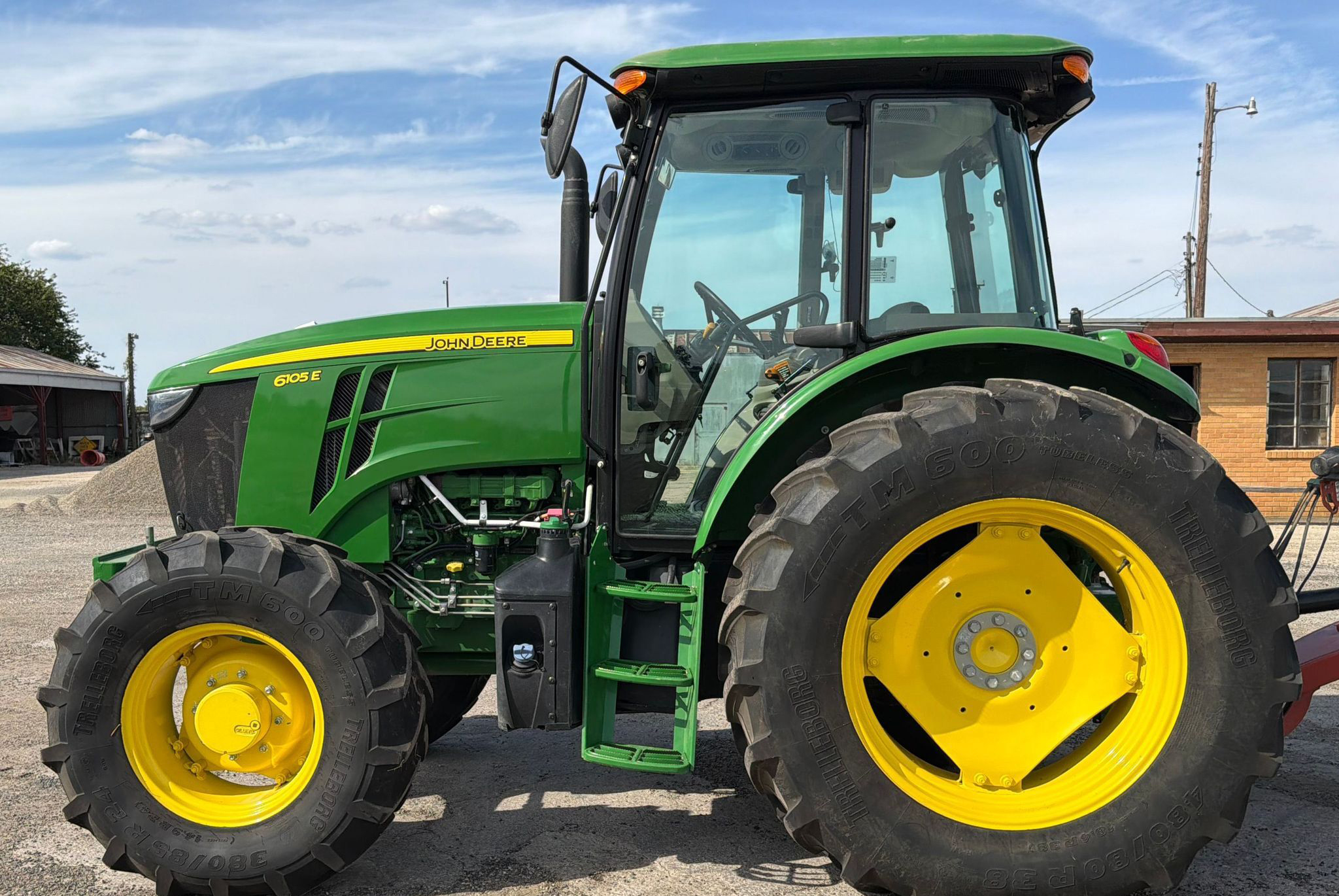 2022 John Deere 6105E - photo 1