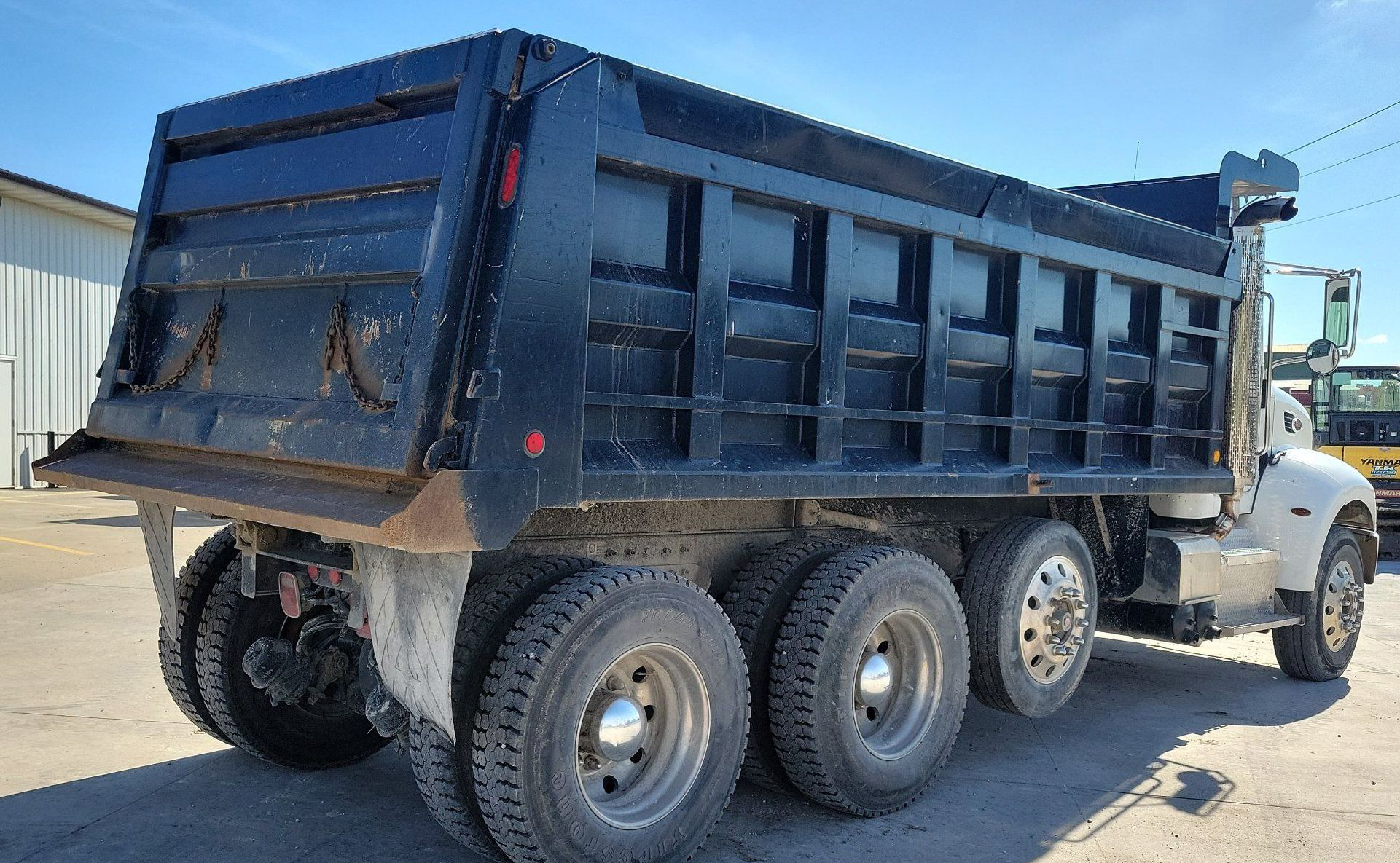 2014 Peterbilt 348 - photo 1