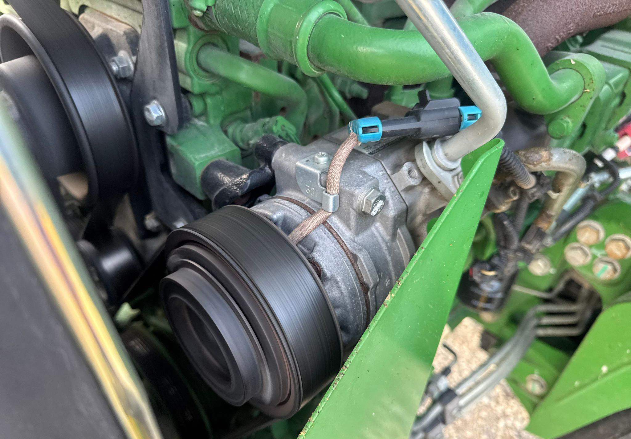 2019 John Deere 6105E - photo 1