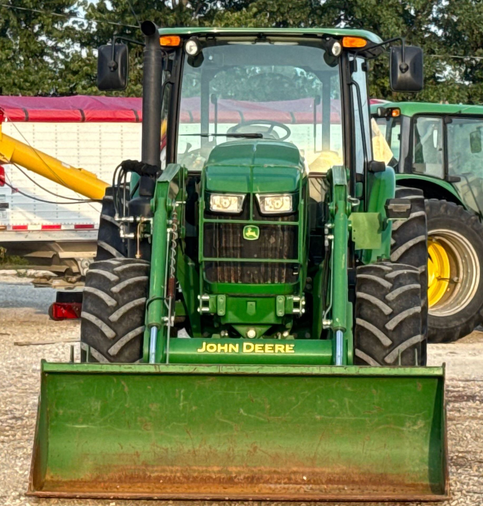 2019 John Deere 6105E - photo 1