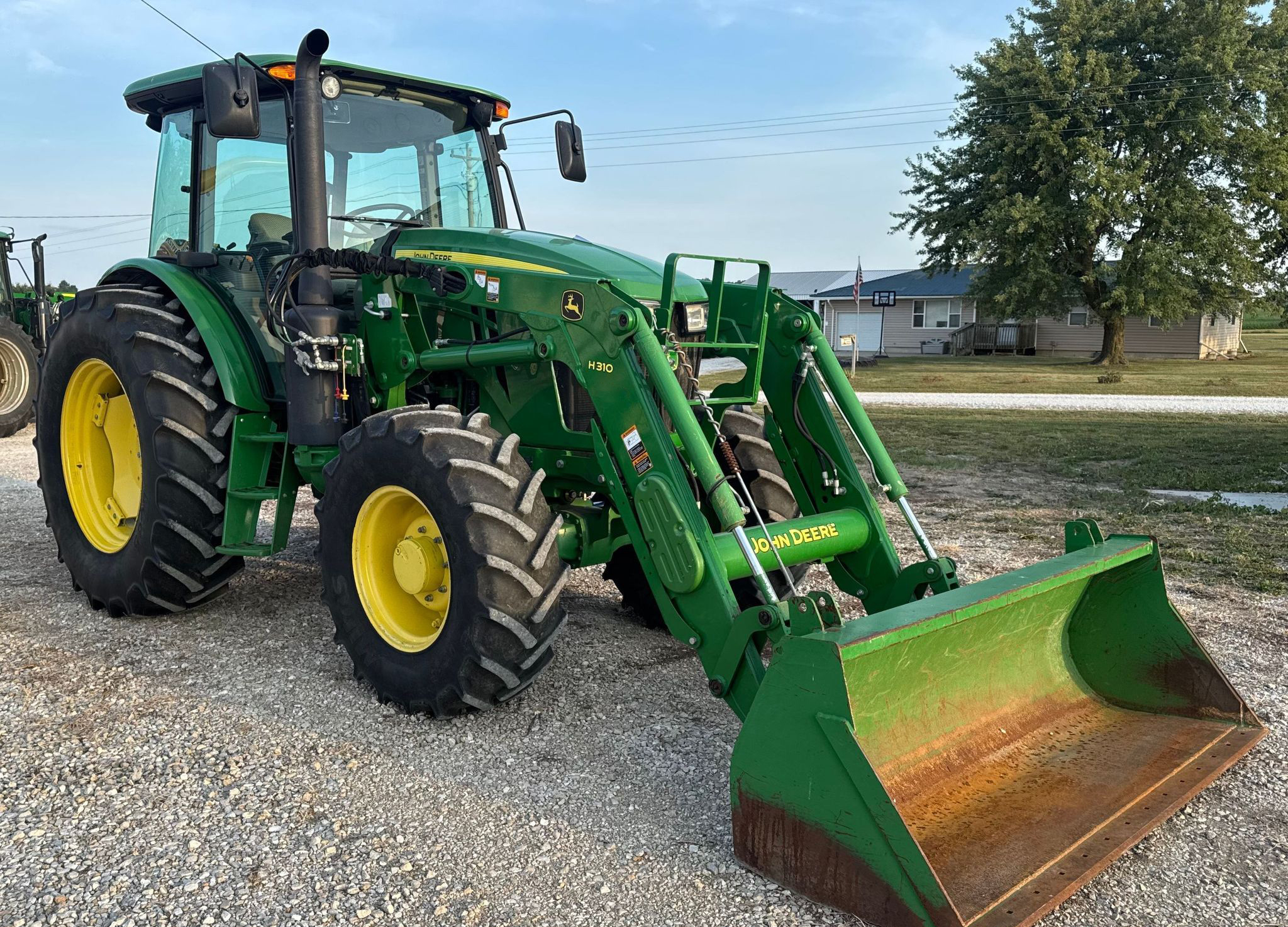 2019 John Deere 6105E - photo 1