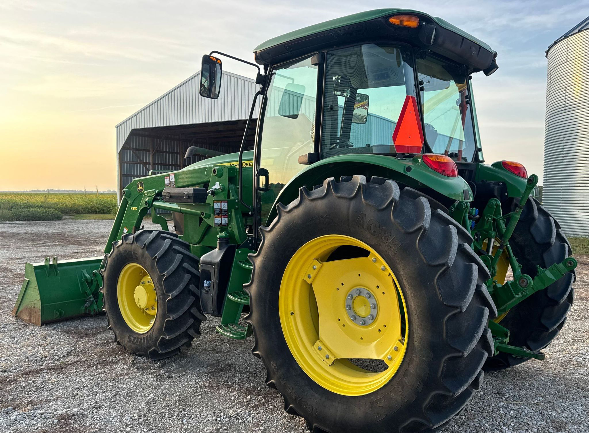 2019 John Deere 6105E - photo 1
