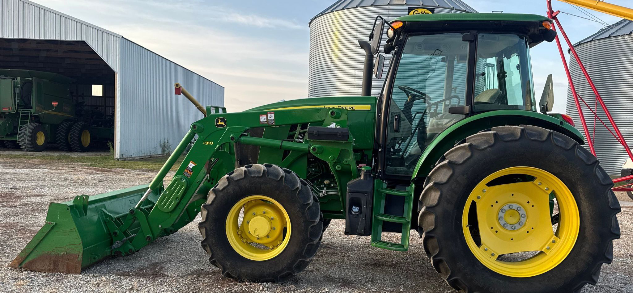 2019 John Deere 6105E - photo 1