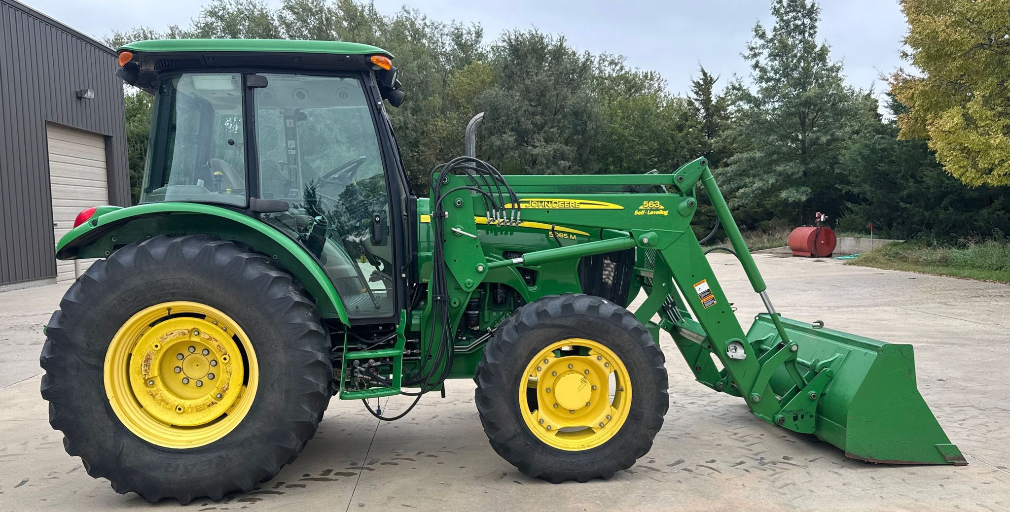 2010 John Deere 5085M - photo 1
