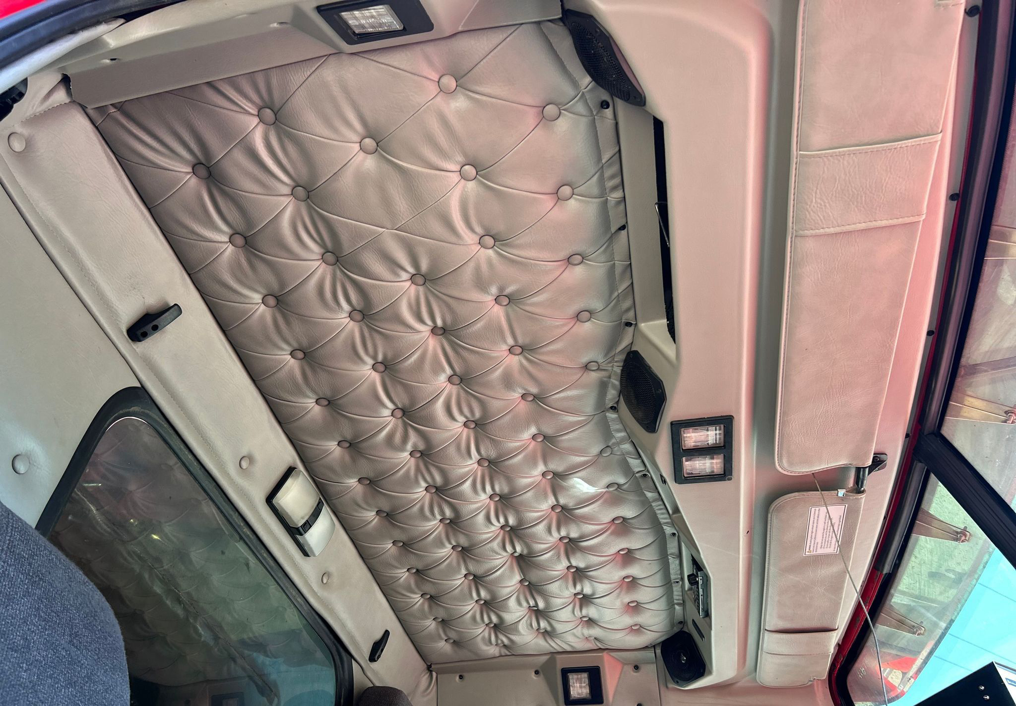 2020 Western Star 4700SF - photo 1