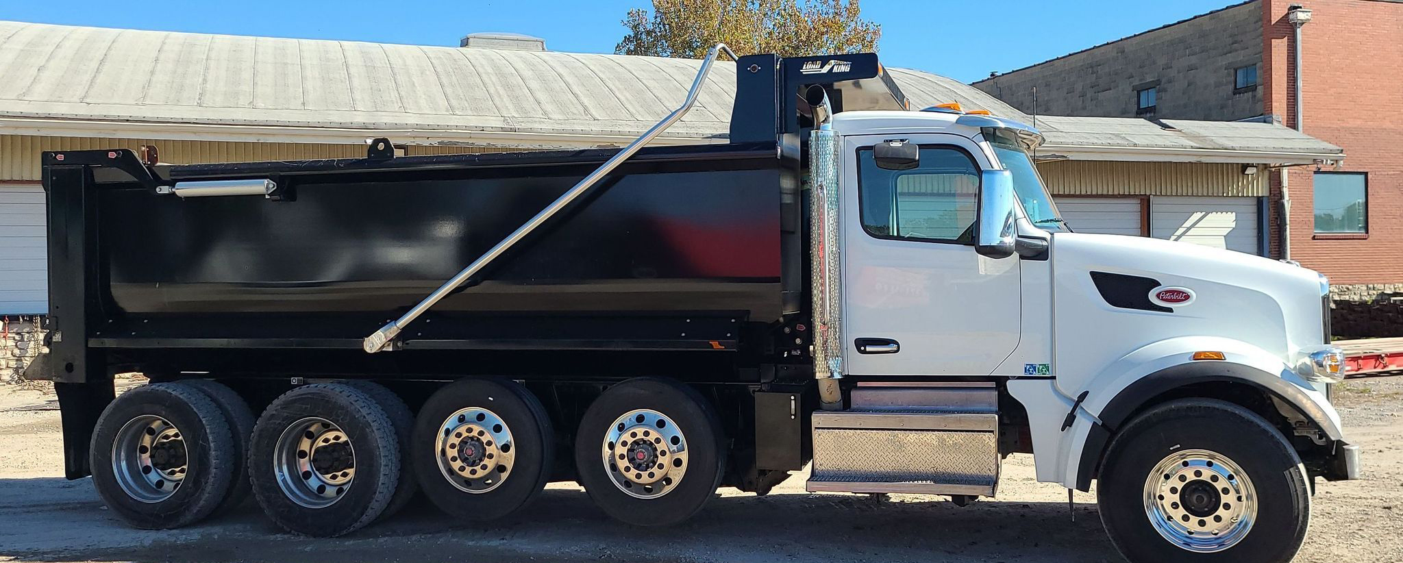 2023 Peterbilt 567 - photo 1