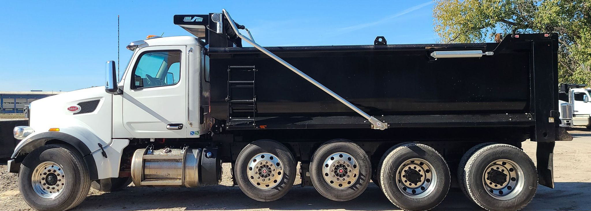 2023 Peterbilt 567 - photo 1